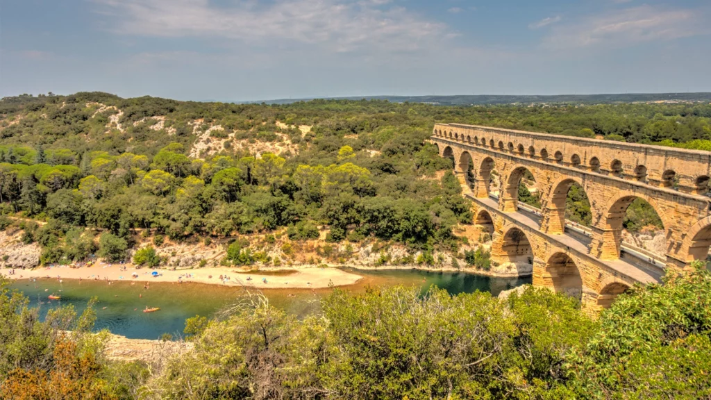 Visiter le pont du gard lors de votre location de suite appartement de charme sur Beaucaire
